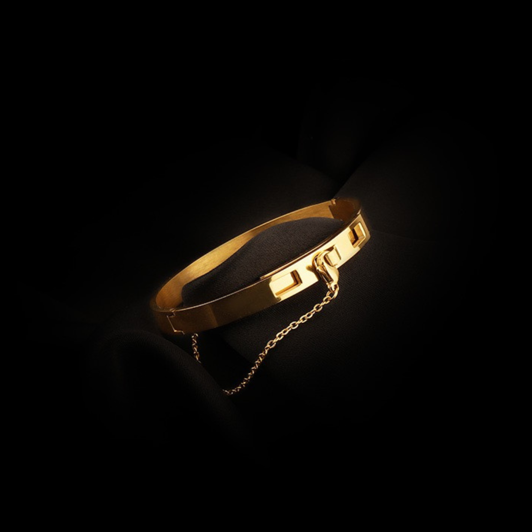 GOLD CHAIN DESIGN BRACELET