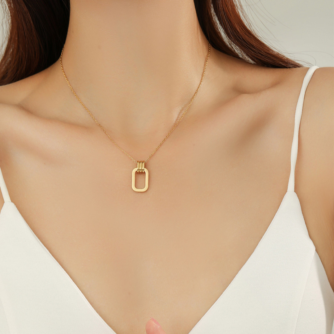 PLAIN SQUARE NECKLACE