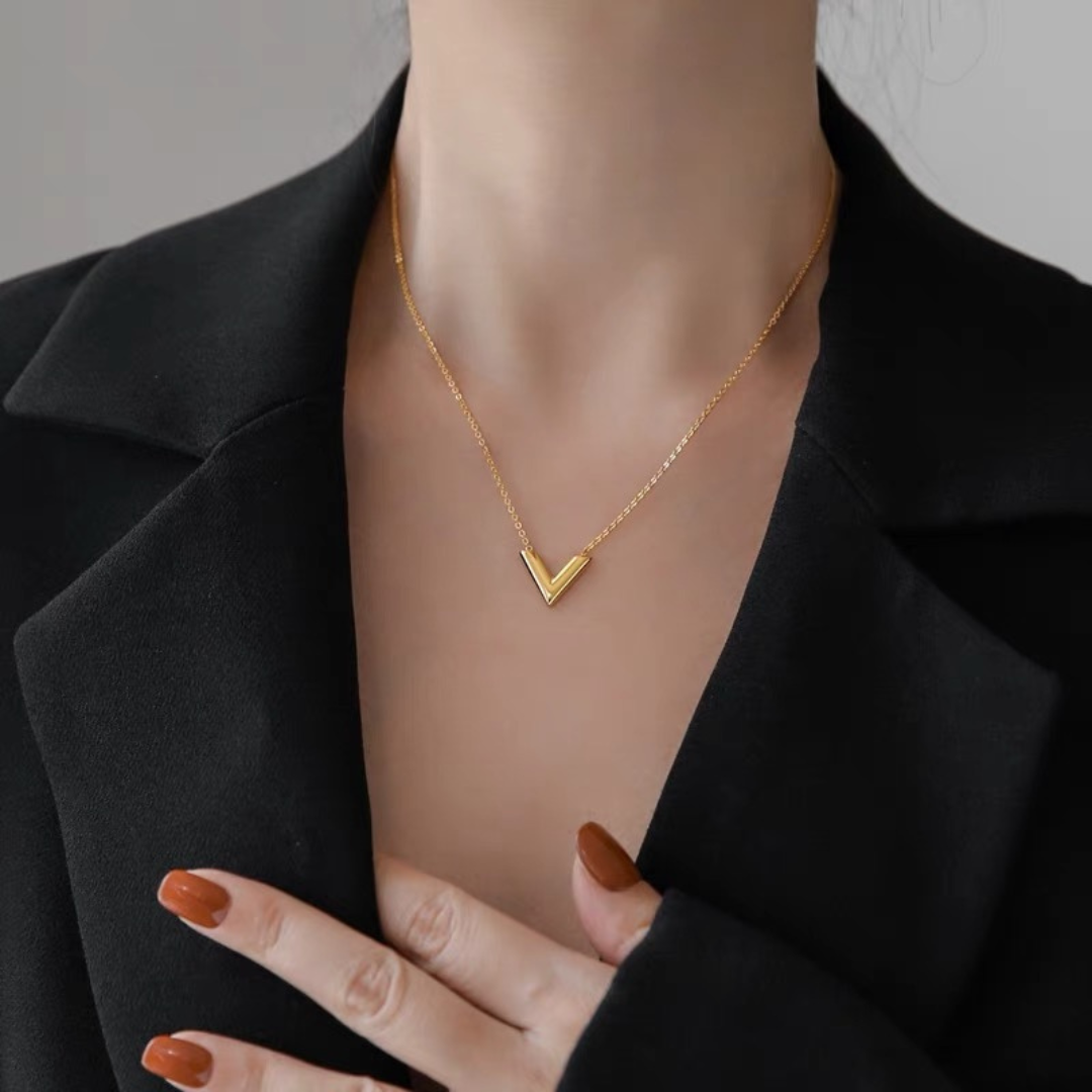 V MOTIF NECKLACE – VALEGIO V MOTIF NECKLACE – VALEGIO