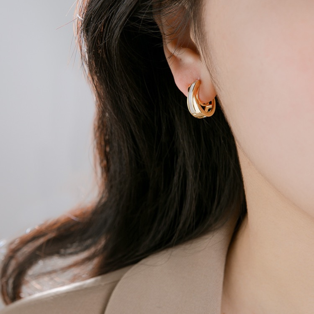 WHITE LAYER EARRING